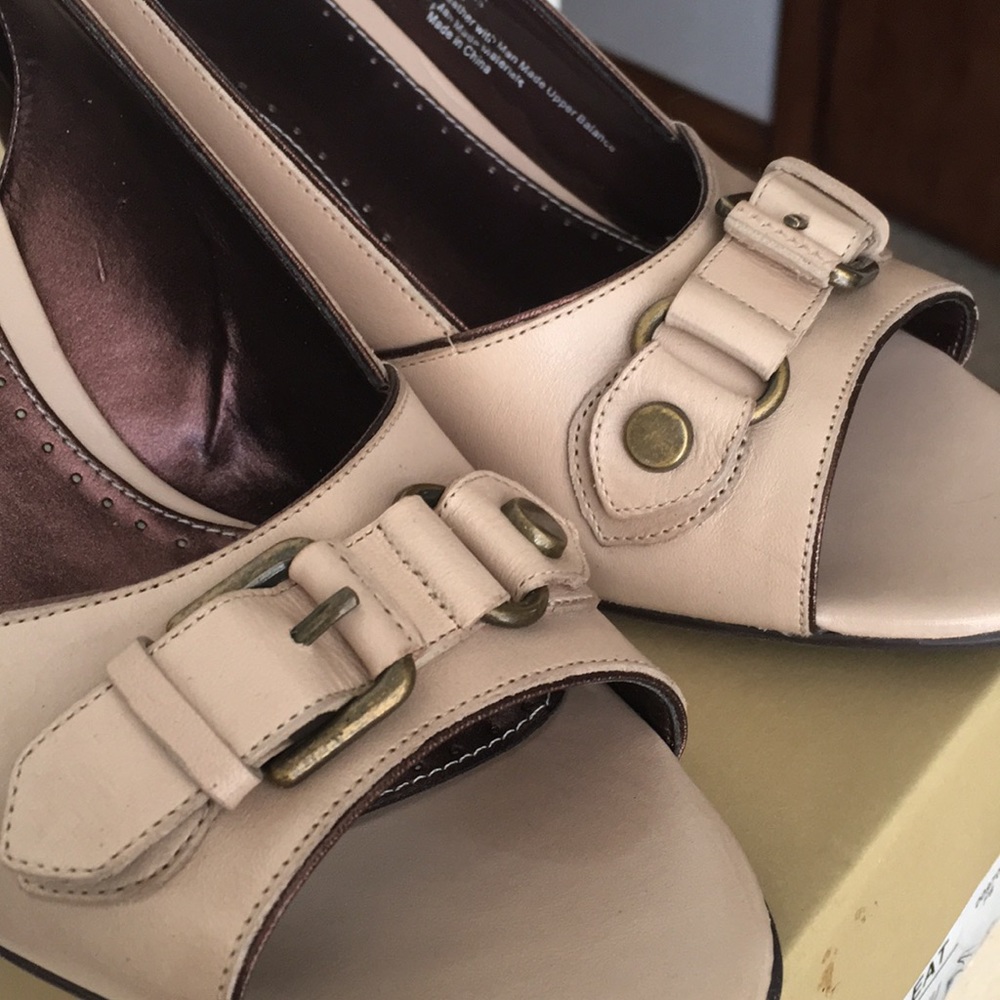 Pumps - Picture 4 of 8